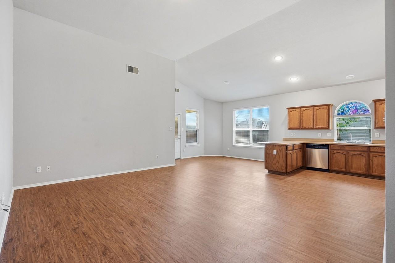 1113 Beaverwood Ln - Photo 2 of 29