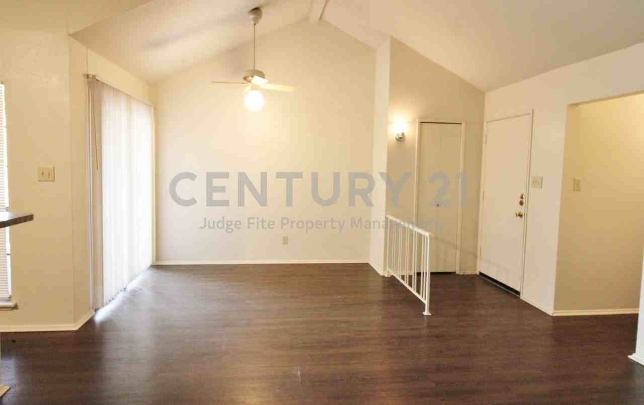405 Pogue St - Photo 3 of 14