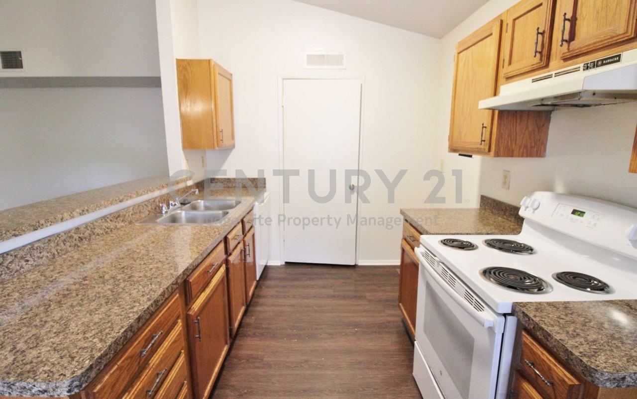 405 Pogue St - Photo 4 of 14