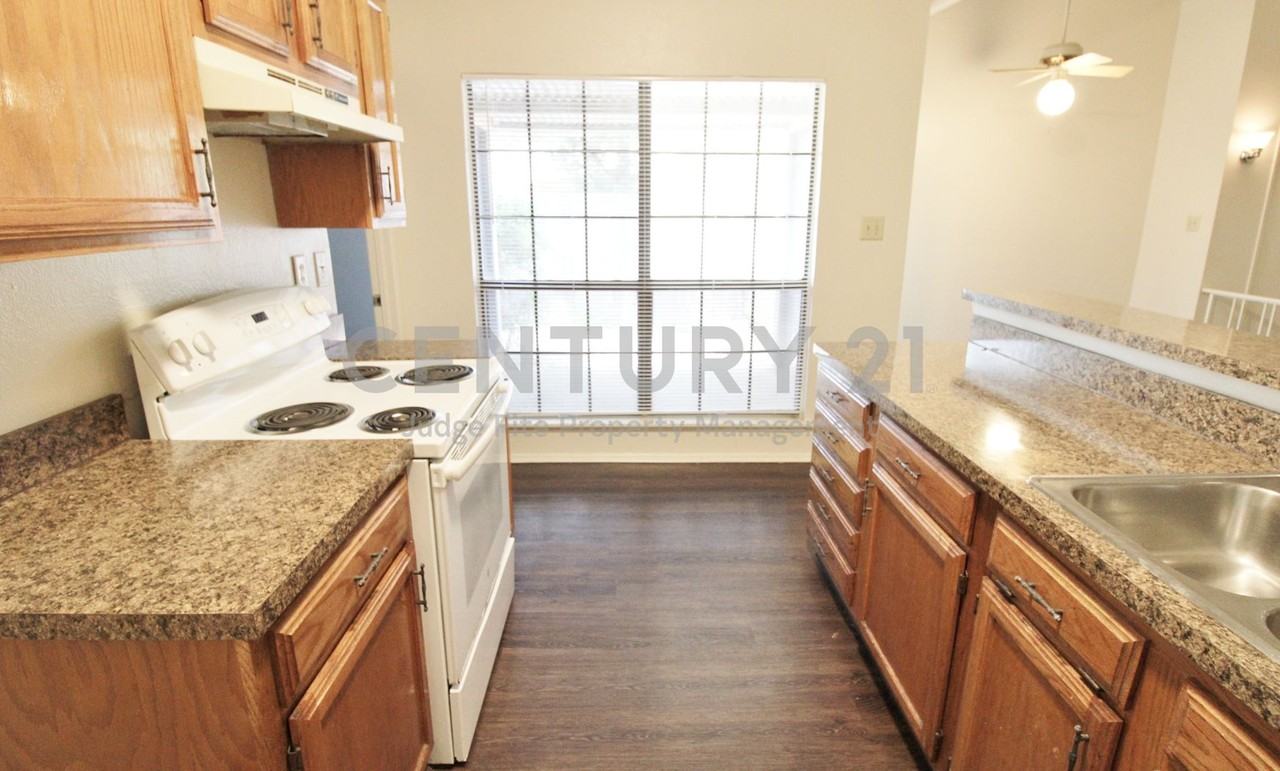 405 Pogue St - Photo 5 of 14