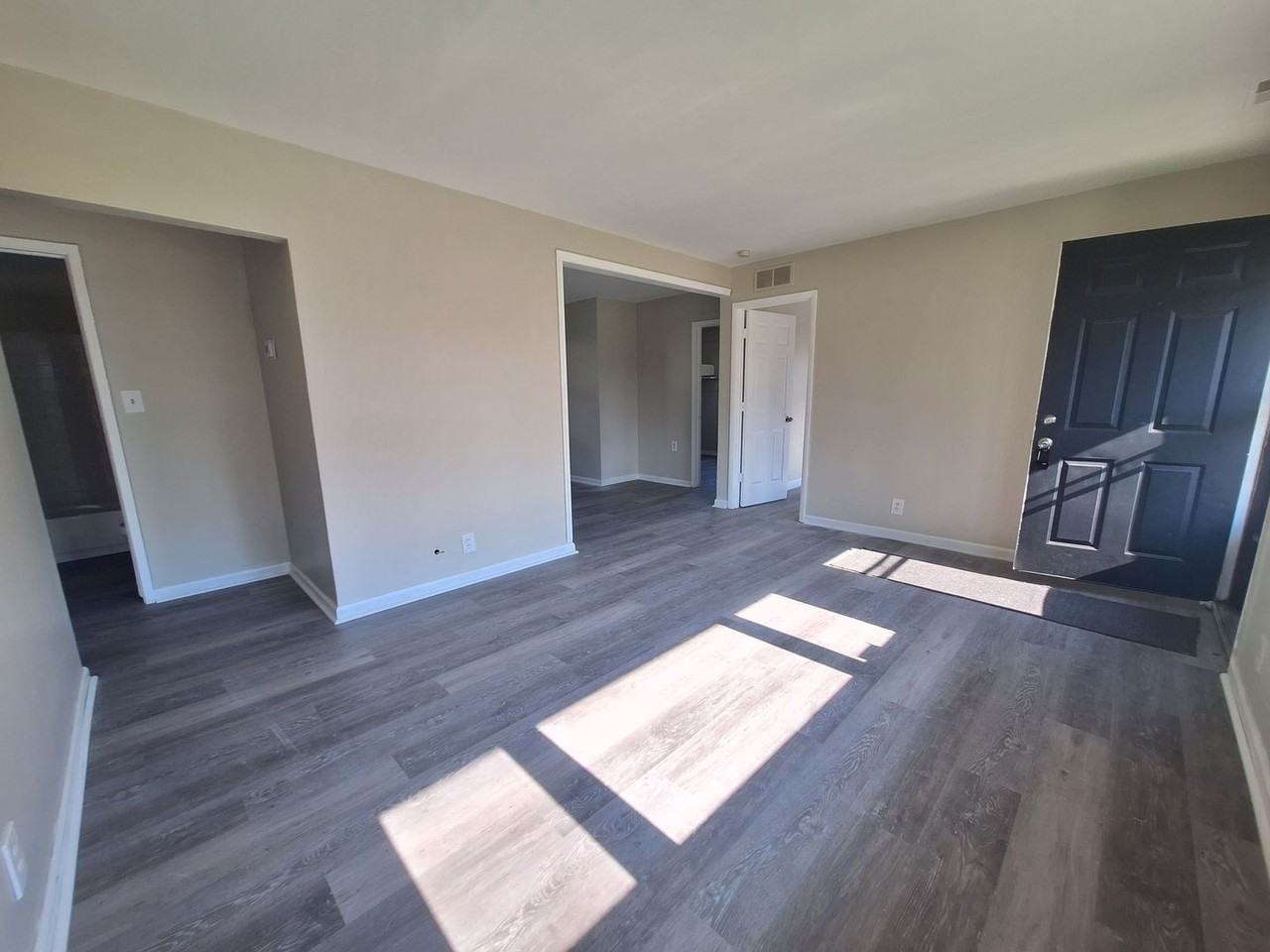 26530 Hayes Rd - Photo 3 of 18