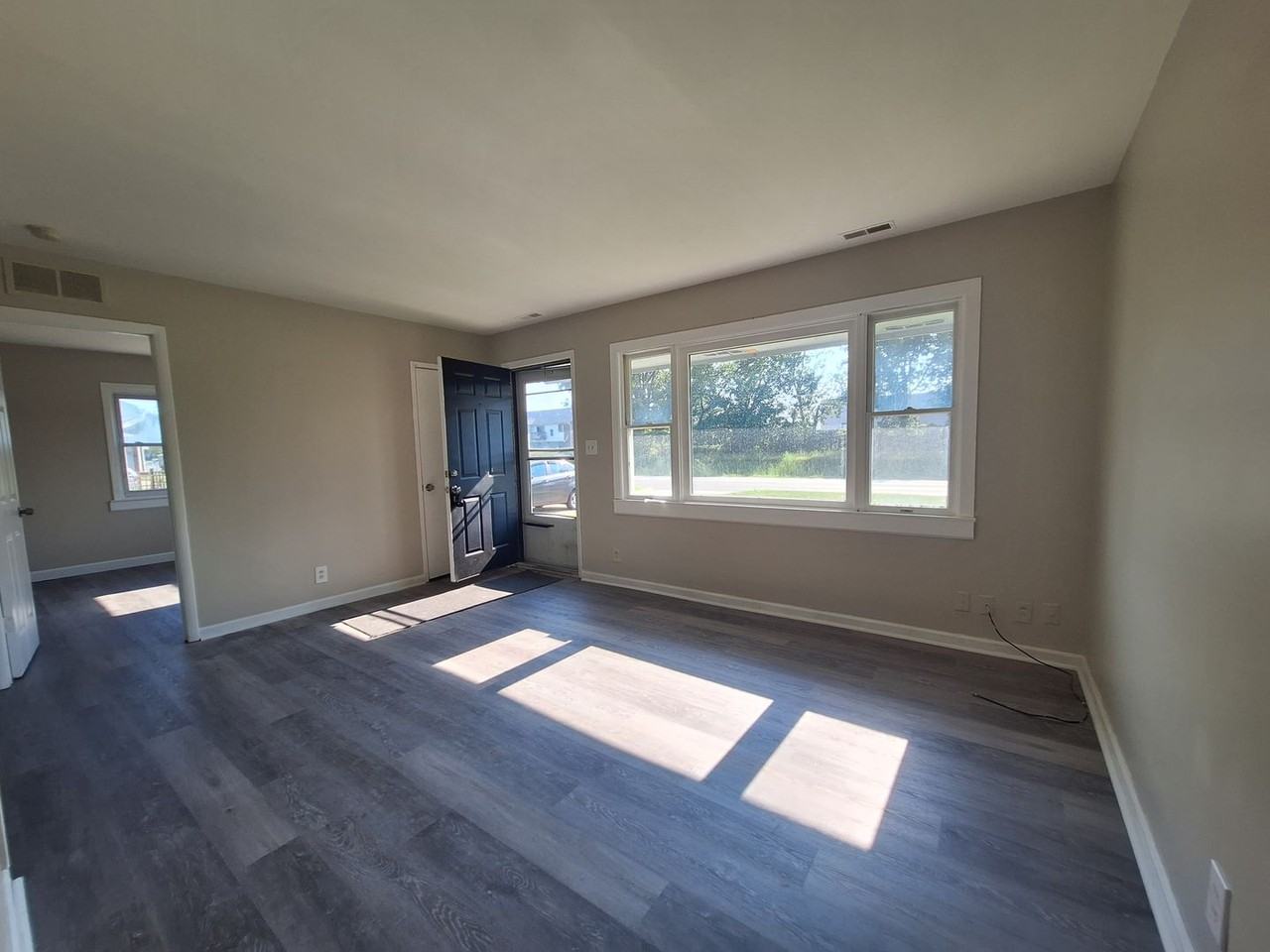 26530 Hayes Rd - Photo 4 of 18