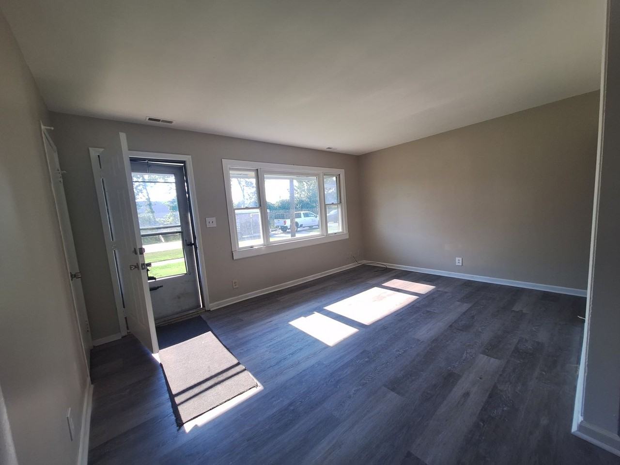 26530 Hayes Rd - Photo 5 of 18