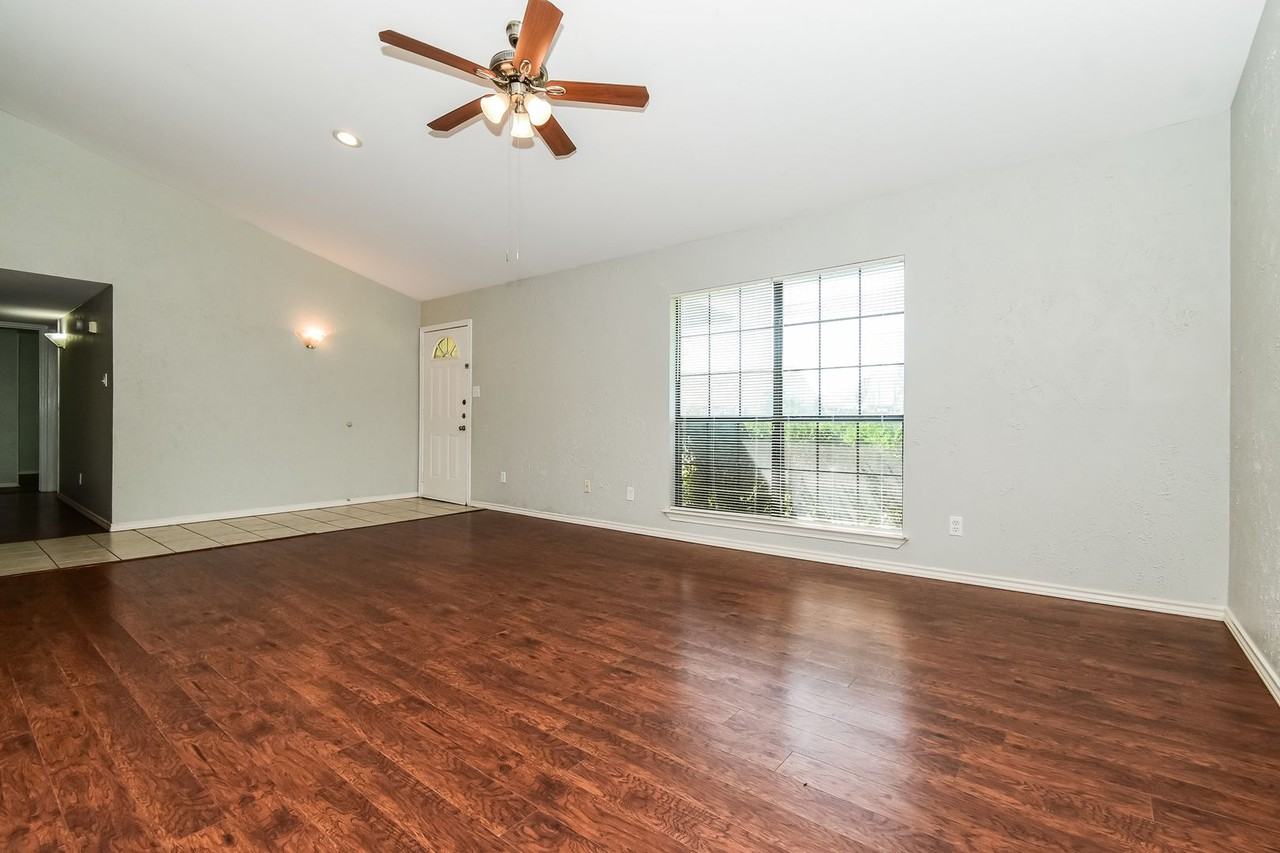 6113 Denver St - Photo 2 of 16