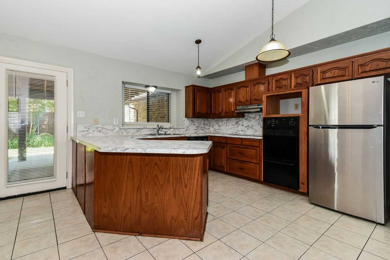 6113 Denver St - Photo 6 of 16
