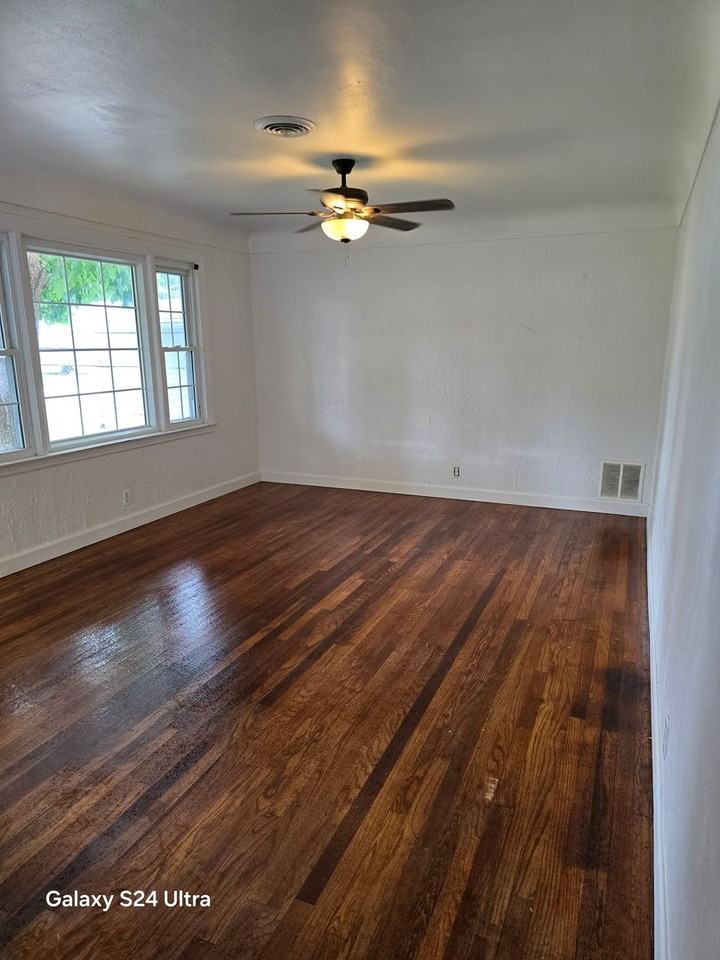 2101 Caseyville Ave - Photo 2 of 18