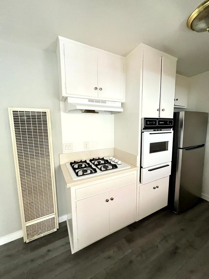 1412 Brockton Ave - Photo 4 of 12