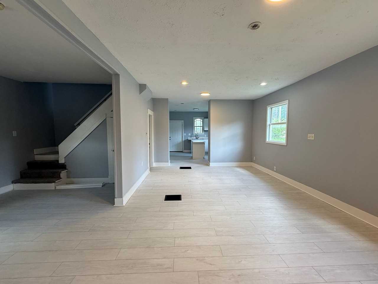 2801 Columbia Ave - Photo 4 of 18