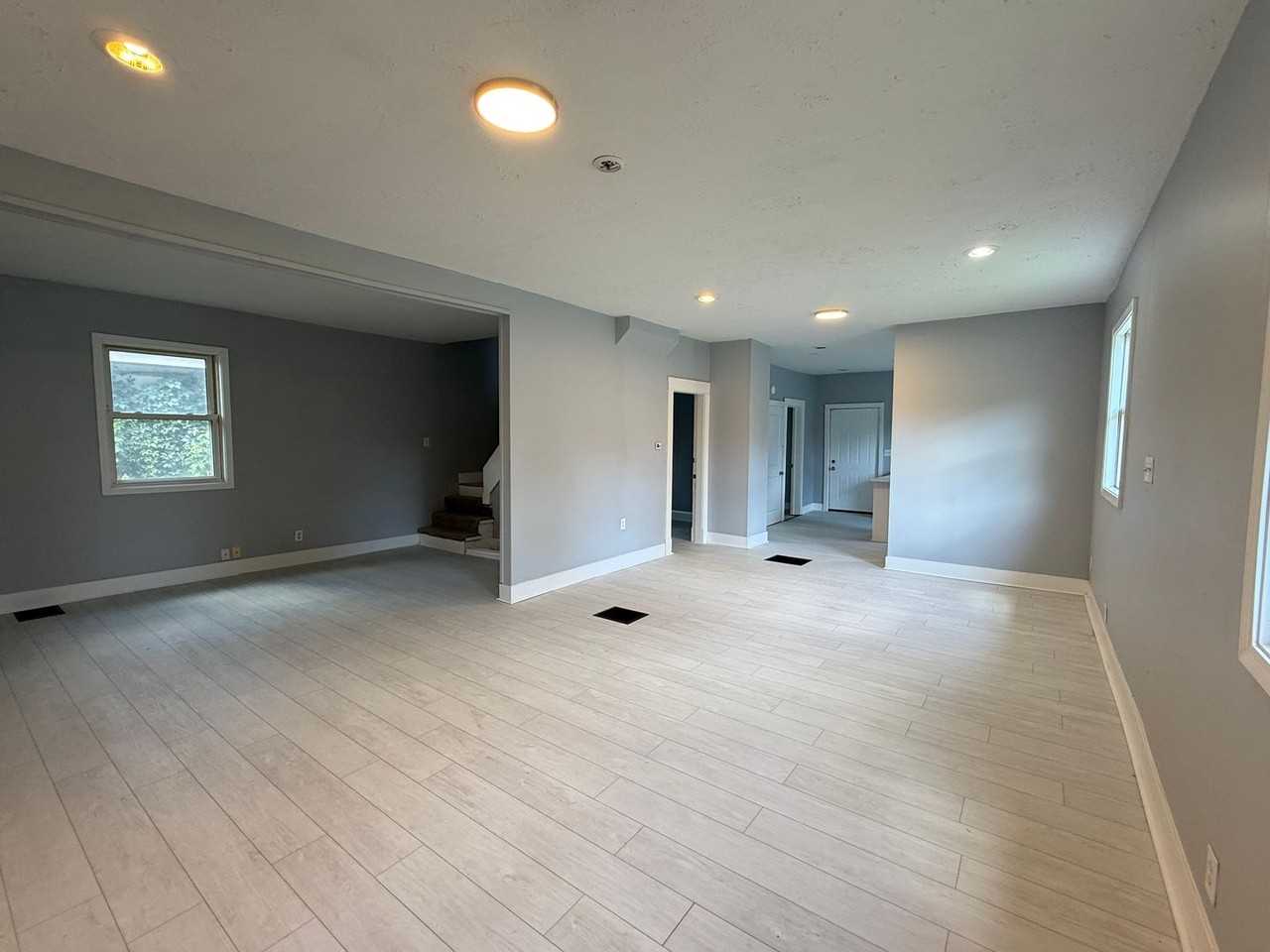 2801 Columbia Ave - Photo 5 of 18