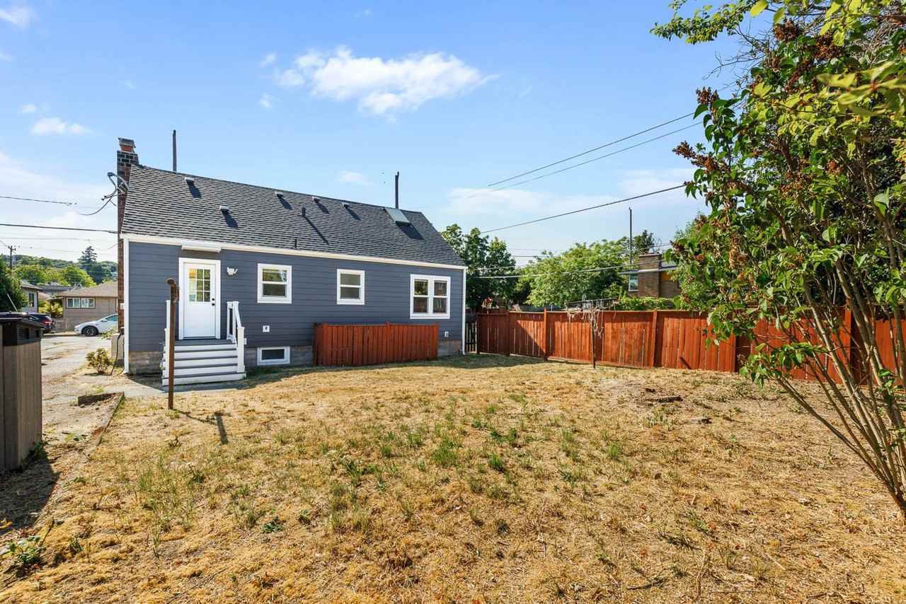 4402 39th Ave S - Photo 3 of 18