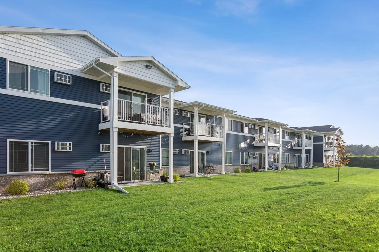 Bay Pointe Apartments - Photo 4 of 50