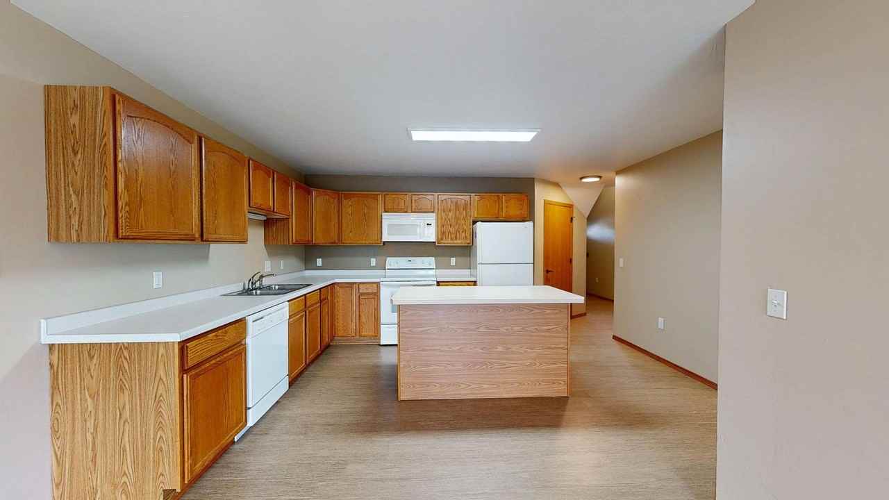 Emerald Park Villas - Photo 6 of 18