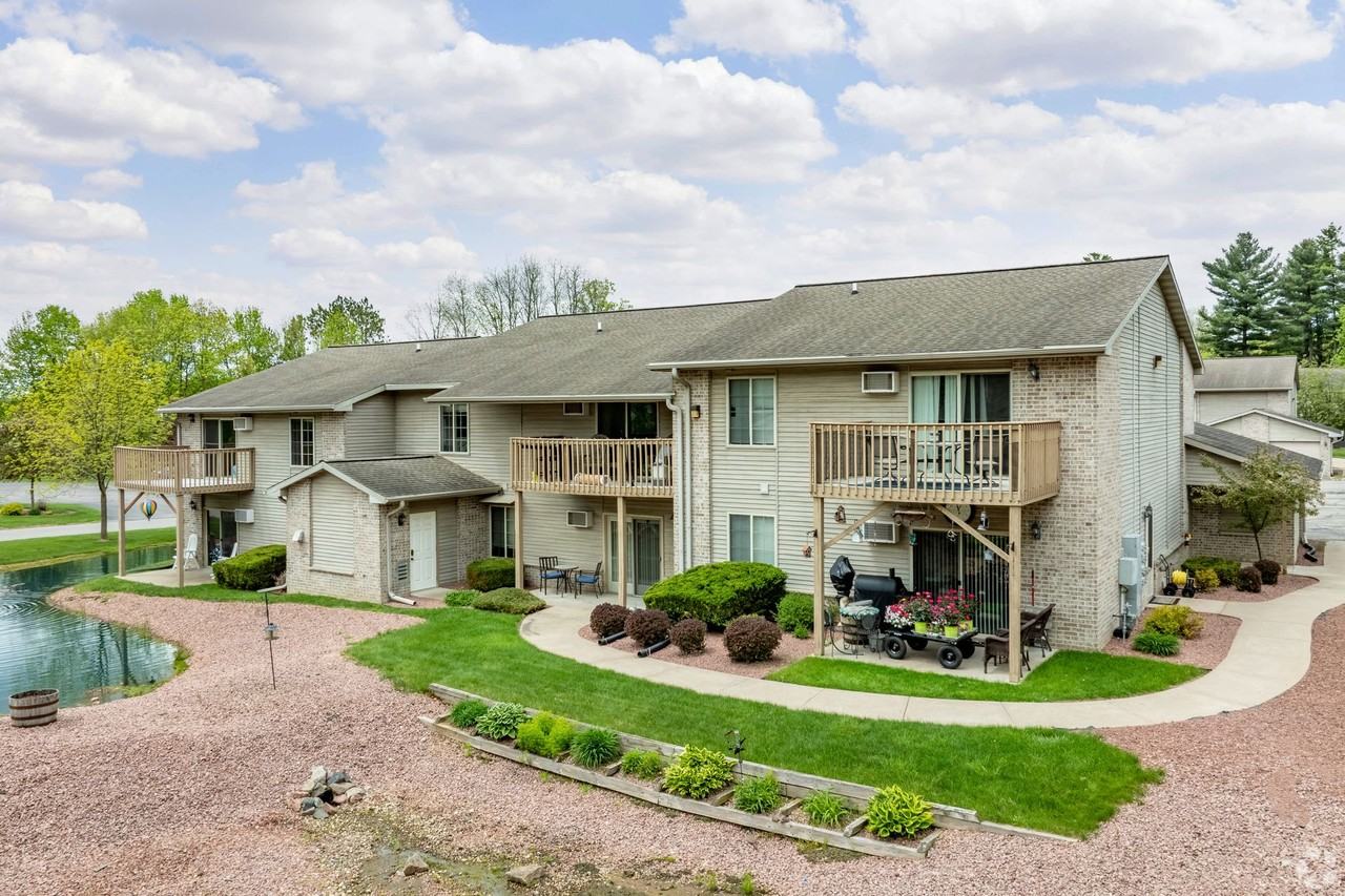 Highland Spring Villas - Photo 2 of 12