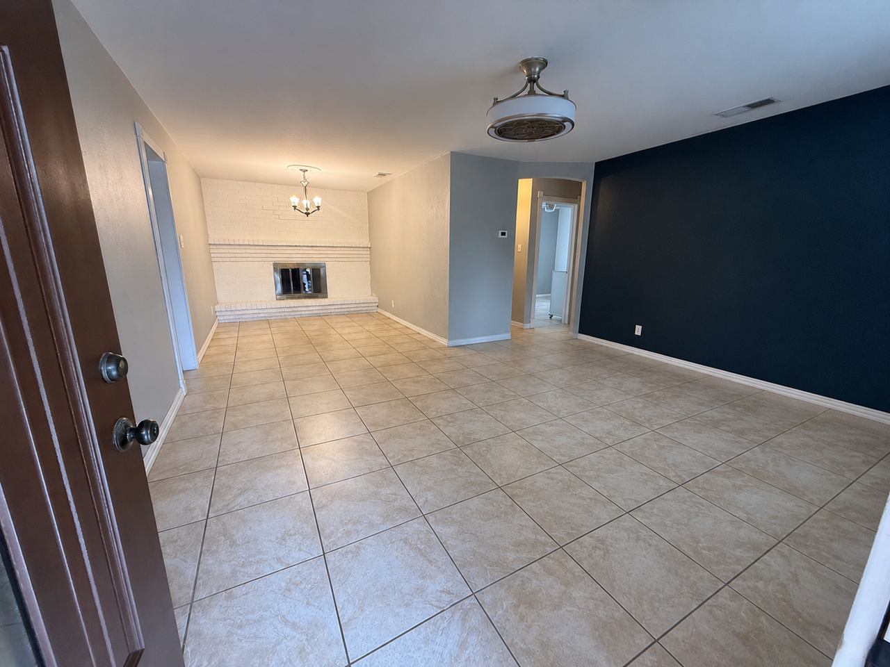 200 E Permian Dr - Photo 2 of 14