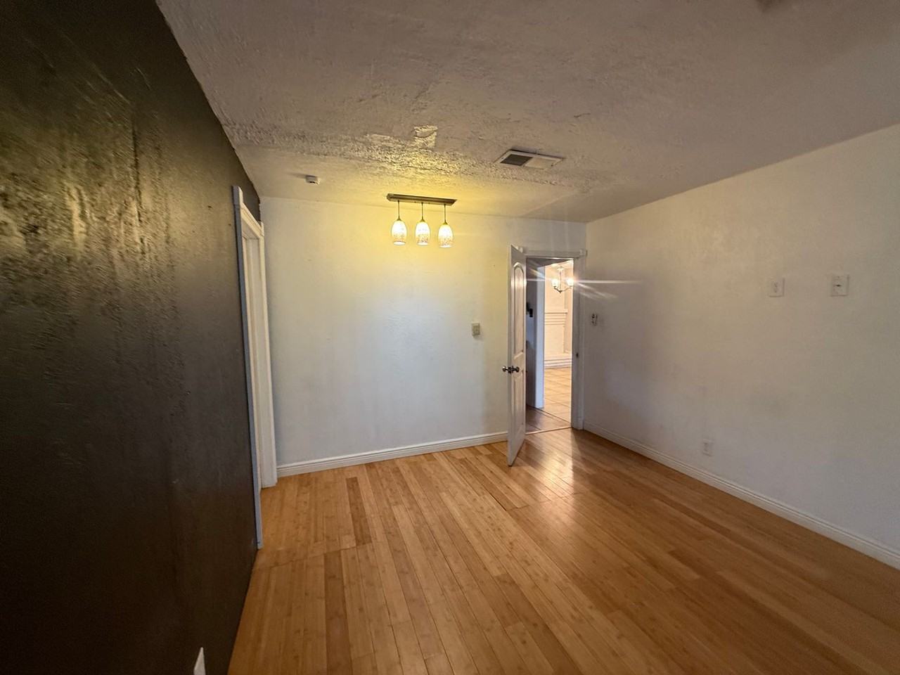 200 E Permian Dr - Photo 3 of 14