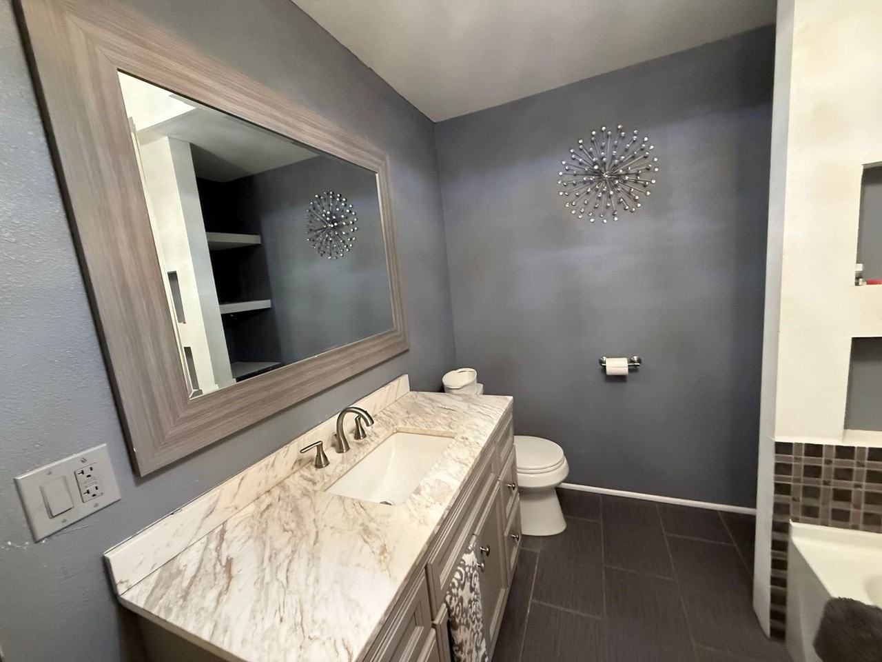 200 E Permian Dr - Photo 6 of 14