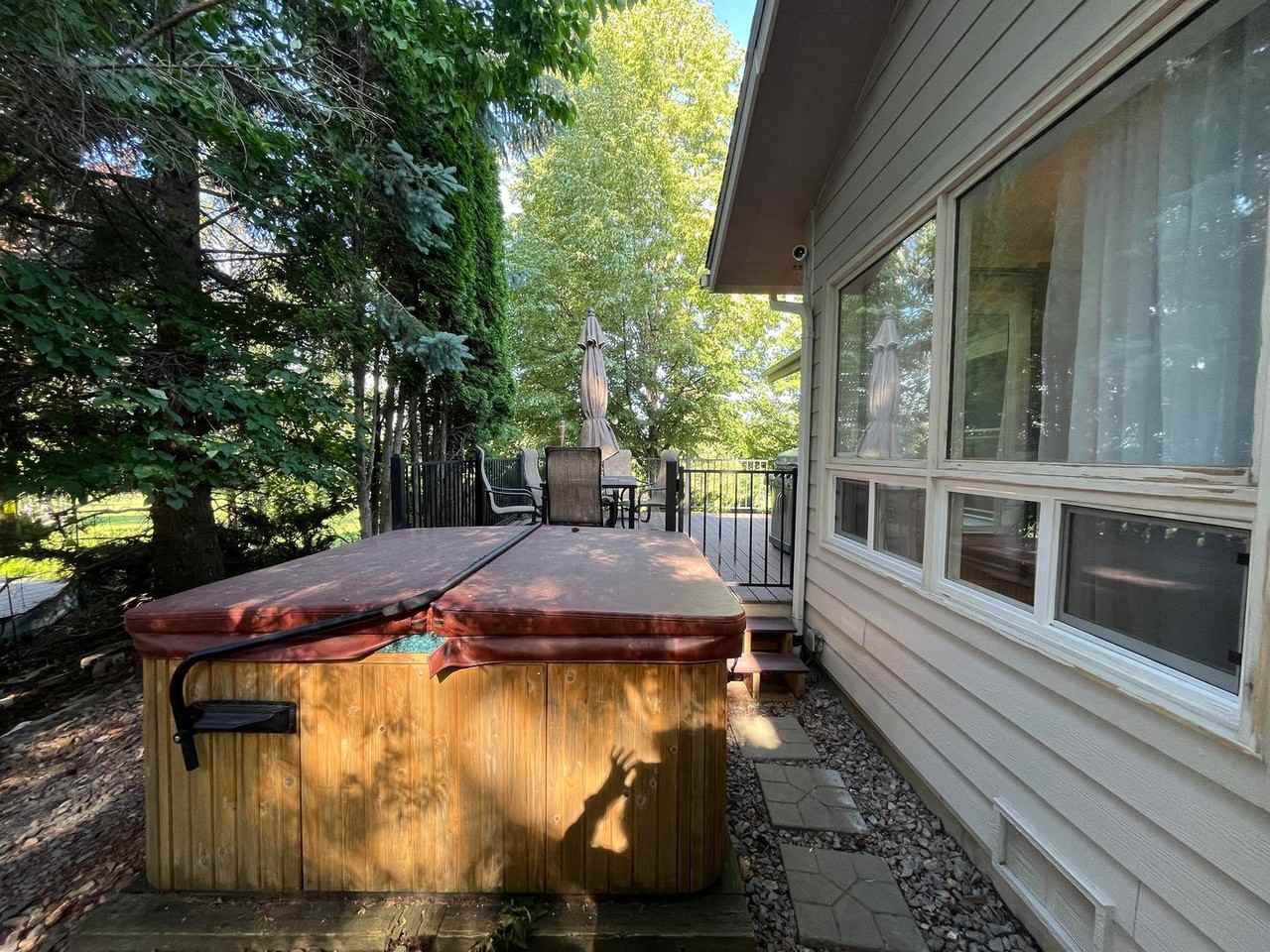 883 Saint Andrews Dr - Photo 2 of 28