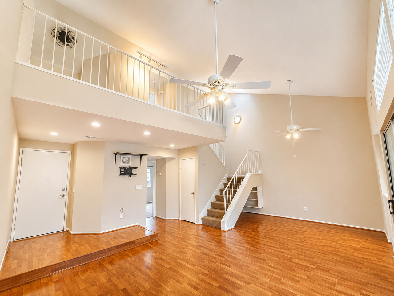 1629 Windmill Ln - Photo 4 of 26