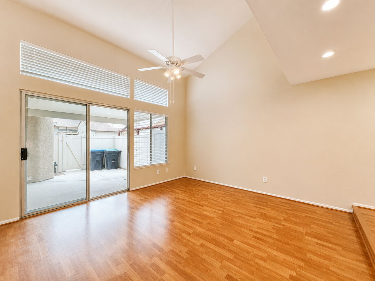 1629 Windmill Ln - Photo 7 of 26
