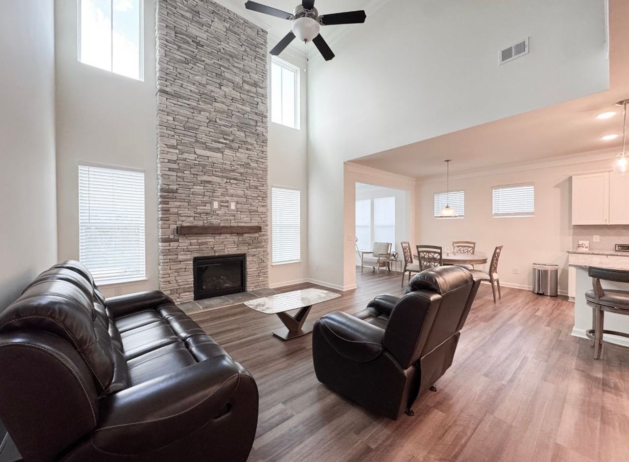 612 Columbus Cir - Photo 3 of 21