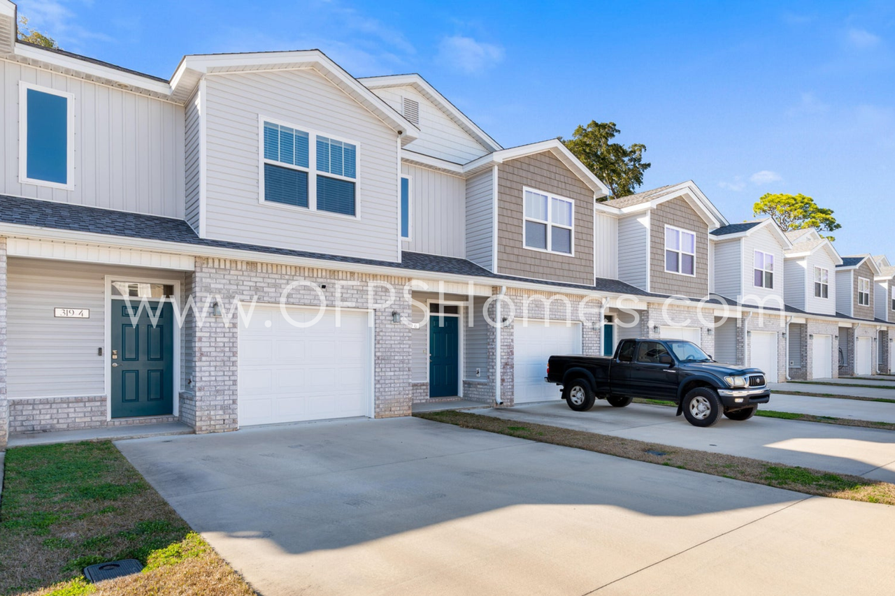 319 Carmel Dr - Photo 4 of 27