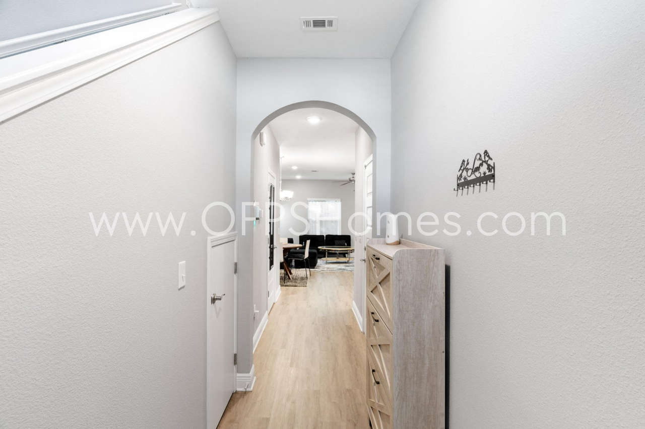 319 Carmel Dr - Photo 5 of 27