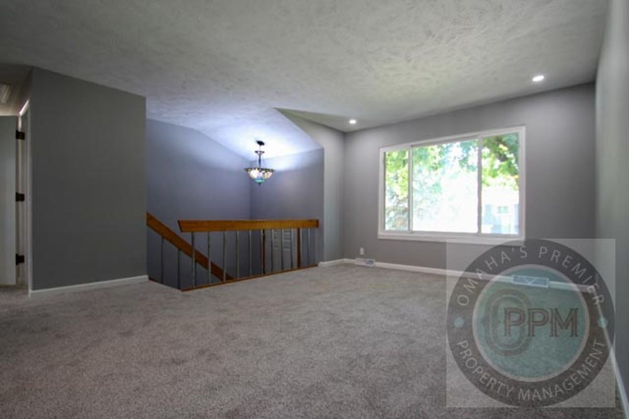 6204 S 140th Ave - Photo 2 of 26
