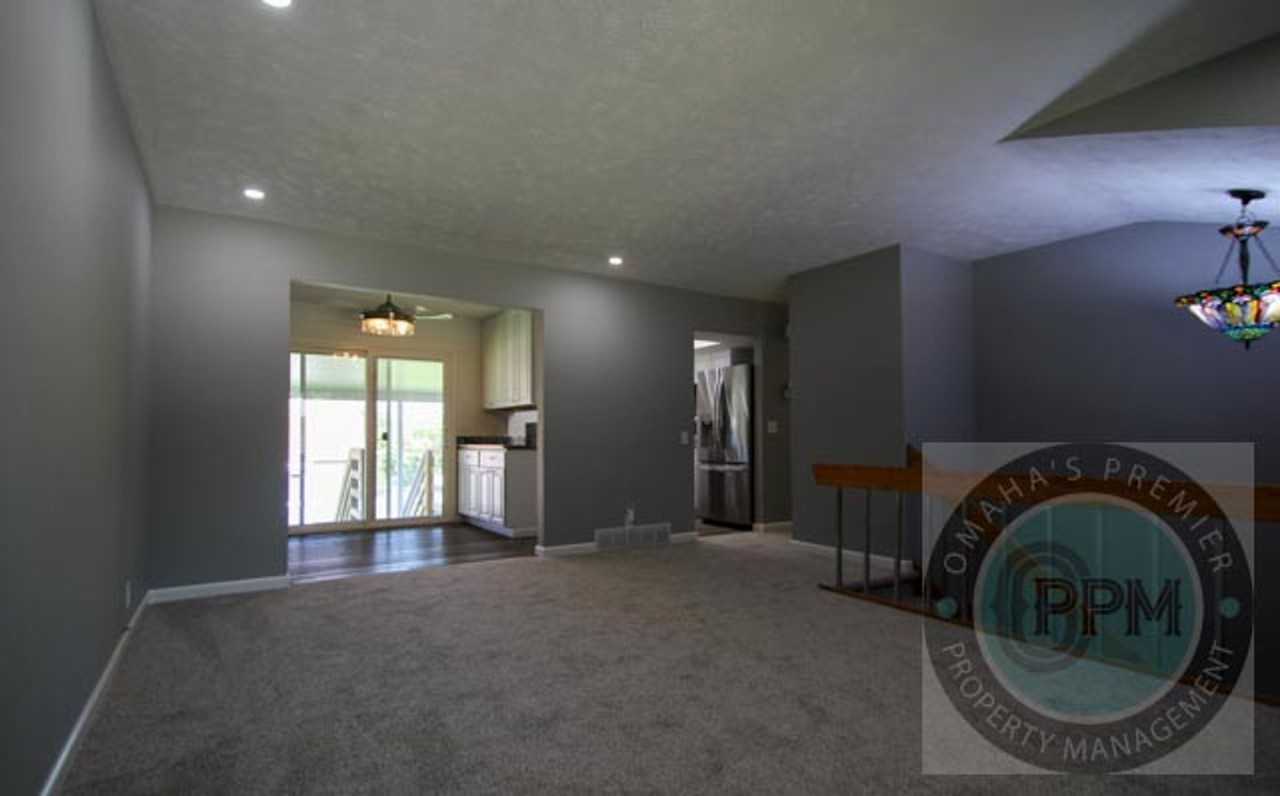 6204 S 140th Ave - Photo 3 of 26