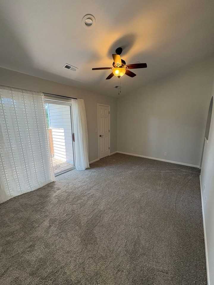 120 W Green Meadows Rd - Photo 4 of 23
