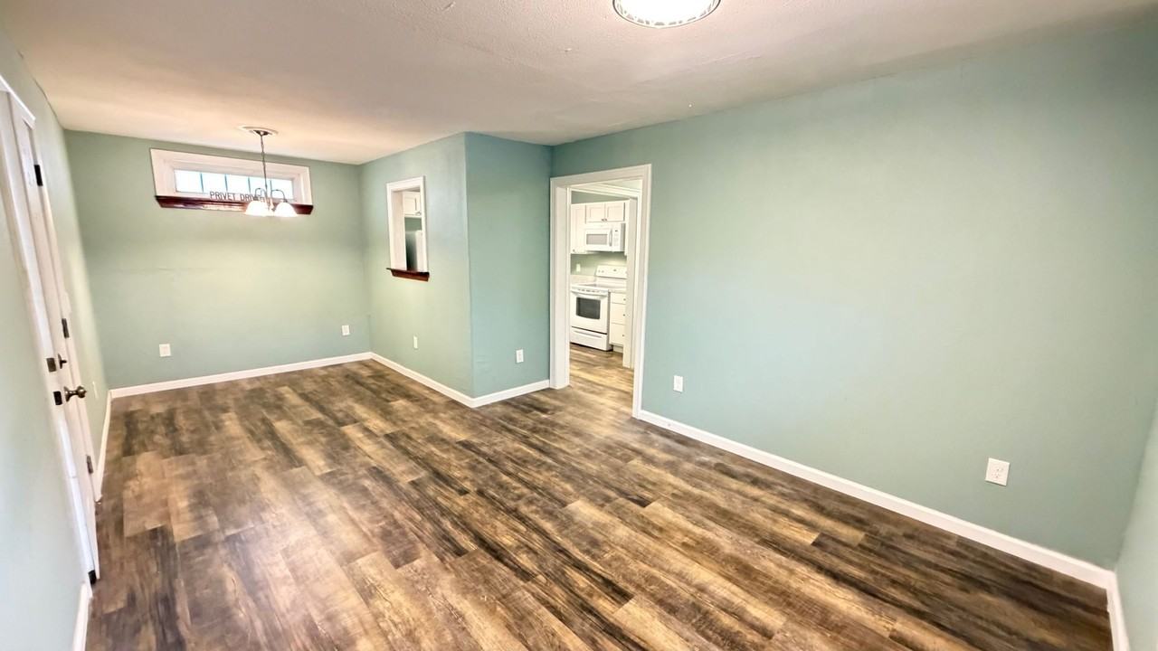 218 E 1st Ct #C - Photo 3 of 26