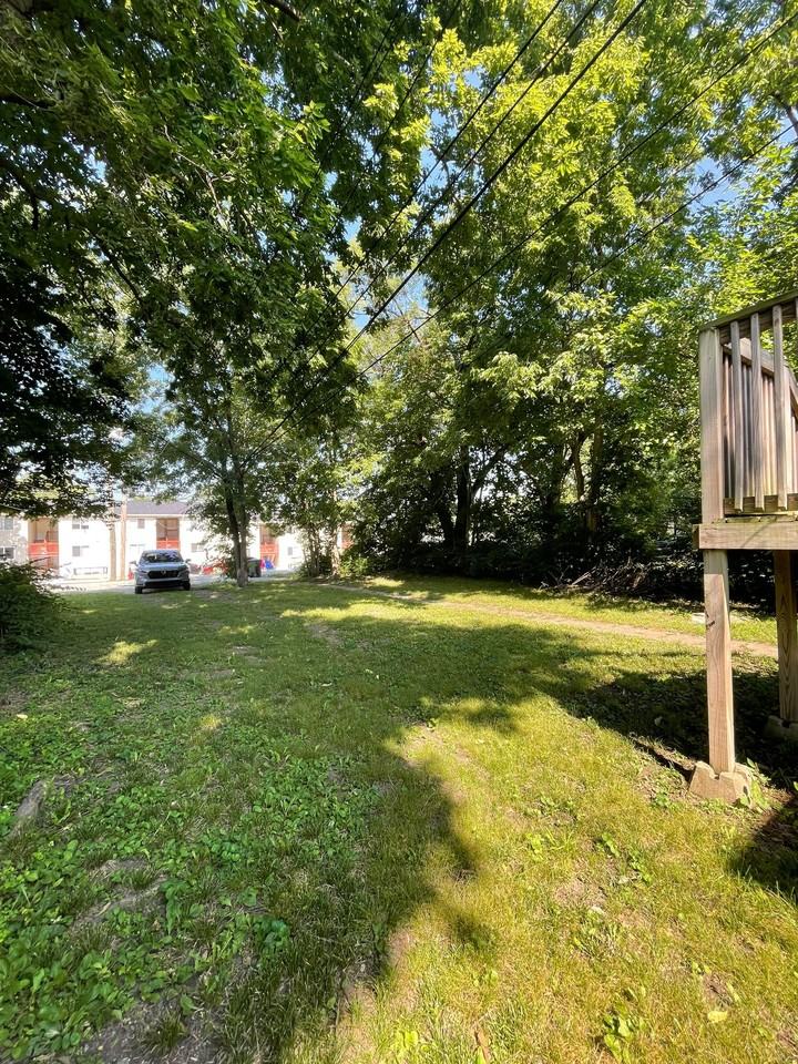 910 N 9th - Photo 5 of 7