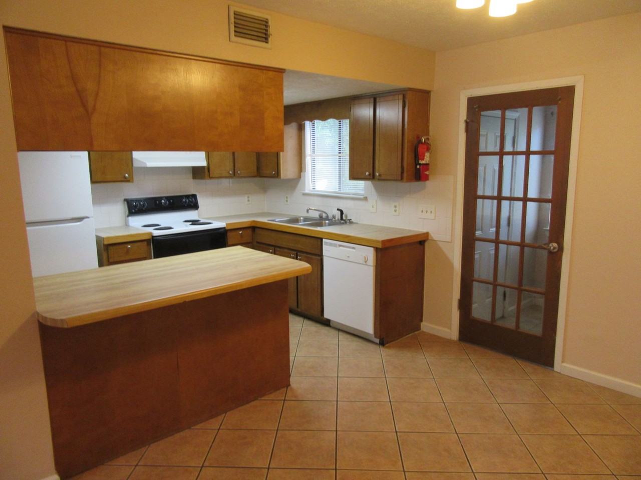 804 West St - Photo 7 of 20