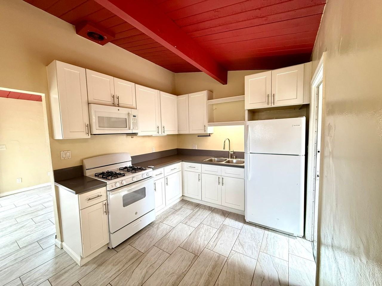 4901 Frink Ave - Photo 3 of 35