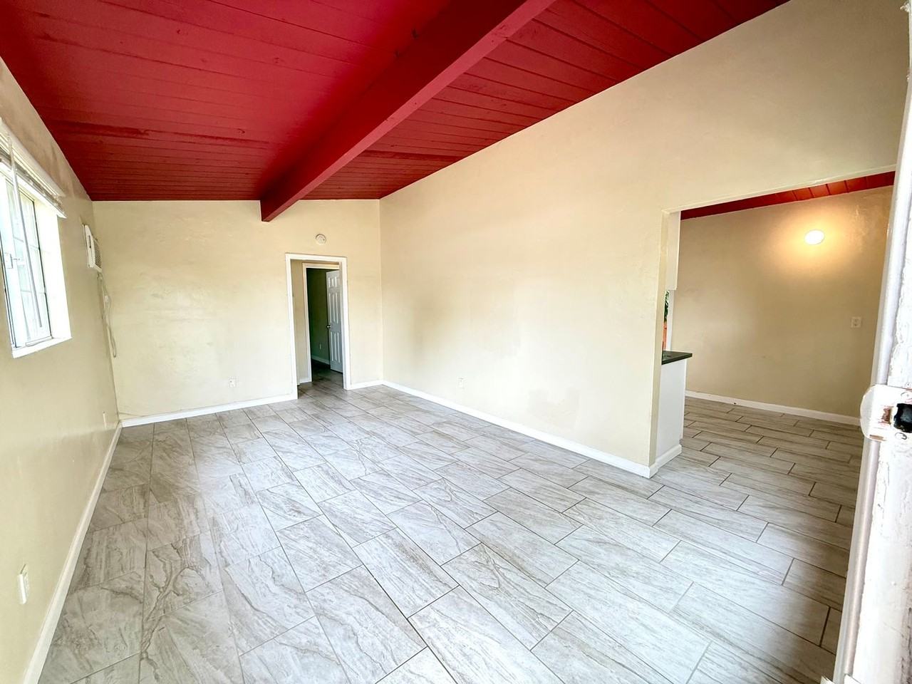 4901 Frink Ave - Photo 5 of 35