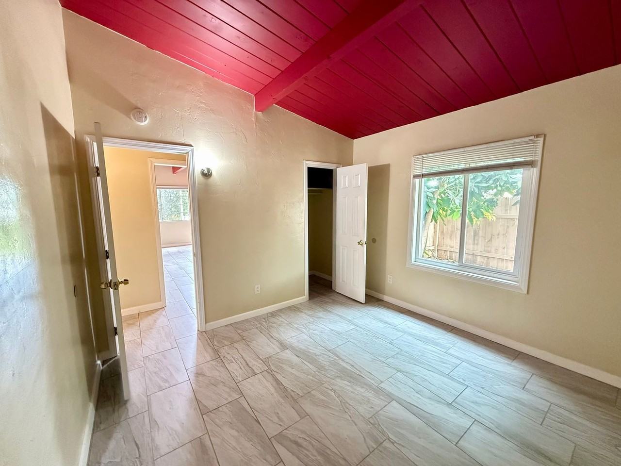 4901 Frink Ave - Photo 6 of 35