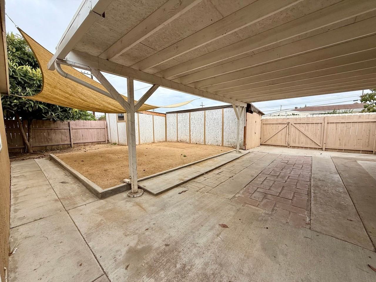 4901 Frink Ave - Photo 4 of 35