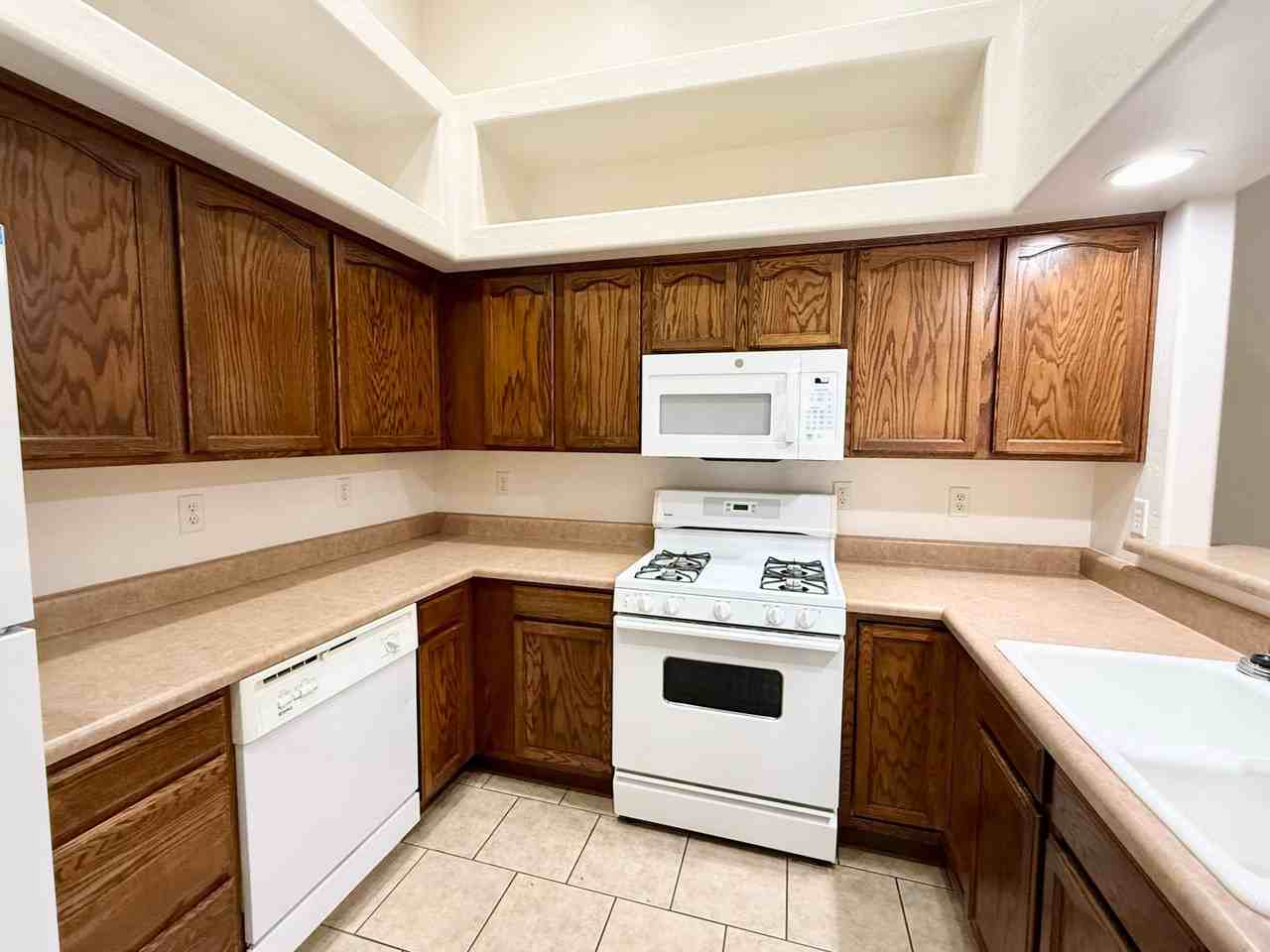 1460 Loren Dr - Photo 5 of 17