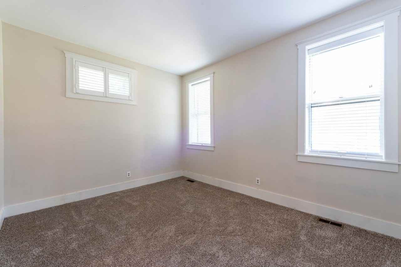 116 E Oak St - Photo 3 of 17