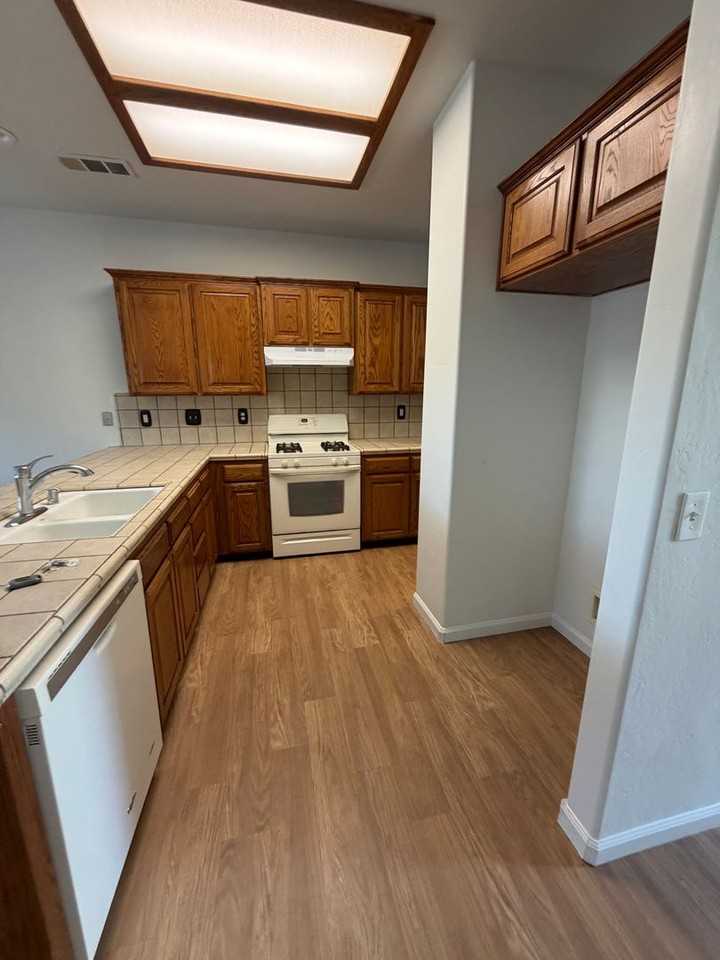 1849 Malvasia Ave - Photo 7 of 22