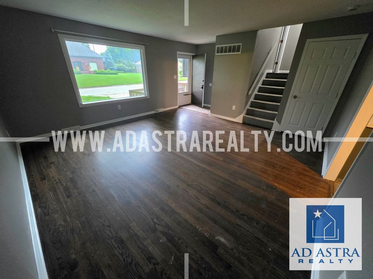 208 Brookside Dr - Photo 2 of 18