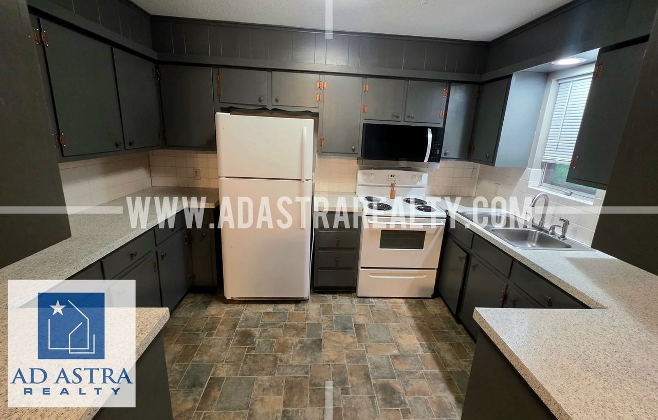 208 Brookside Dr - Photo 4 of 18