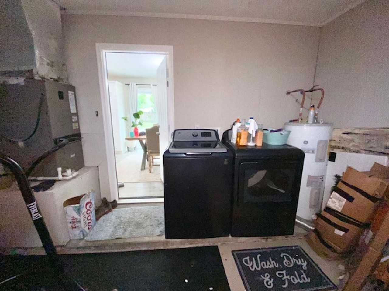 409 Main St - Photo 5 of 18