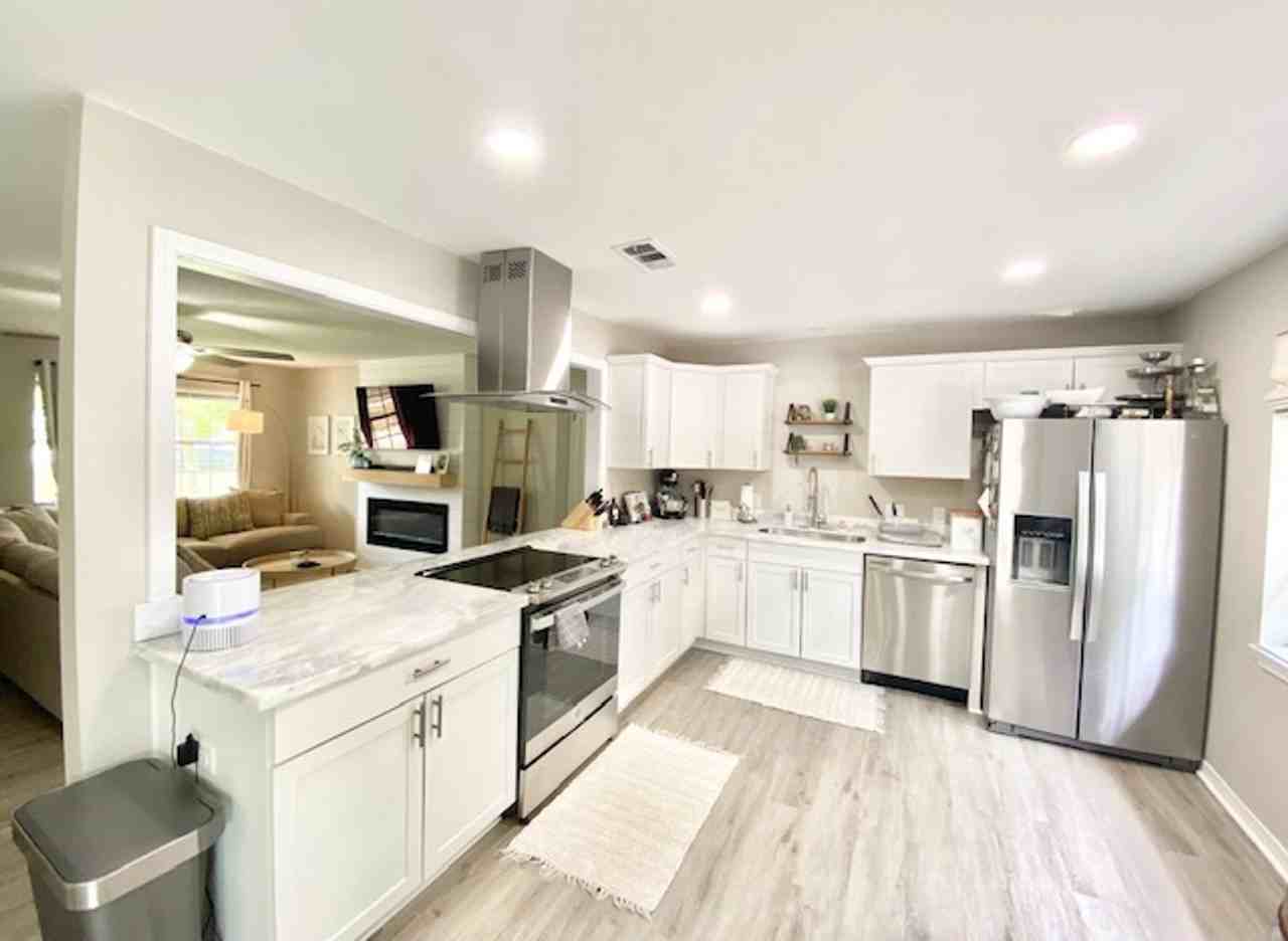 409 Main St - Photo 7 of 18