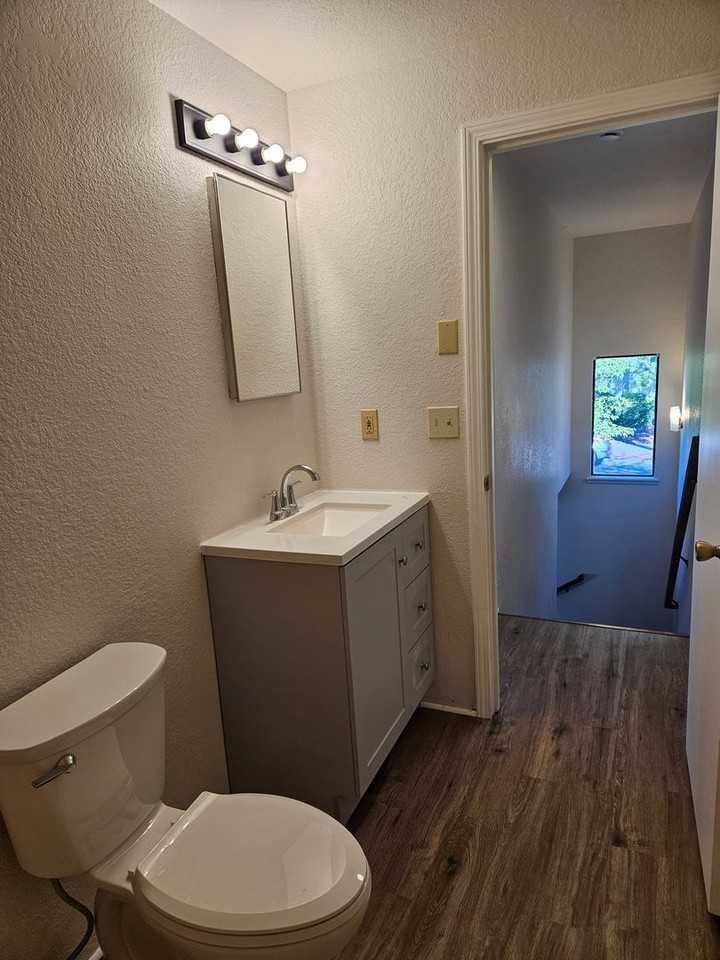 605 Se 8th St - Photo 6 of 7