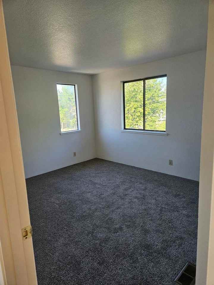 605 Se 8th St - Photo 7 of 7