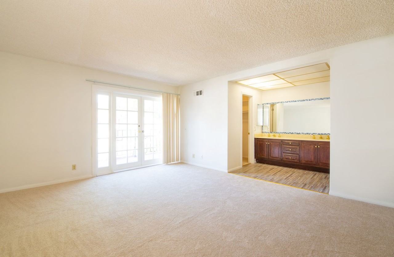 981 S Purdue Cir - Photo 2 of 15
