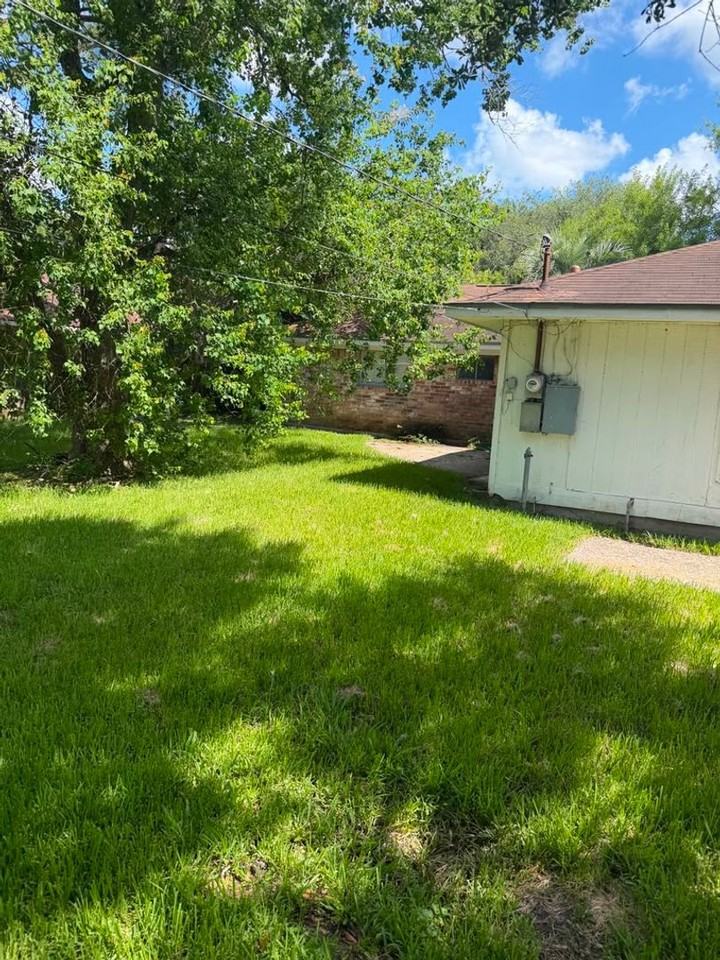 4714 29th St - Photo 5 of 16