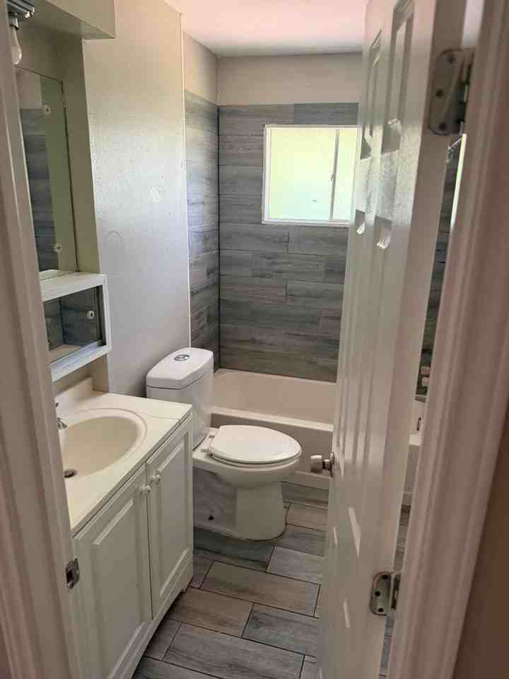 4714 29th St - Photo 6 of 16