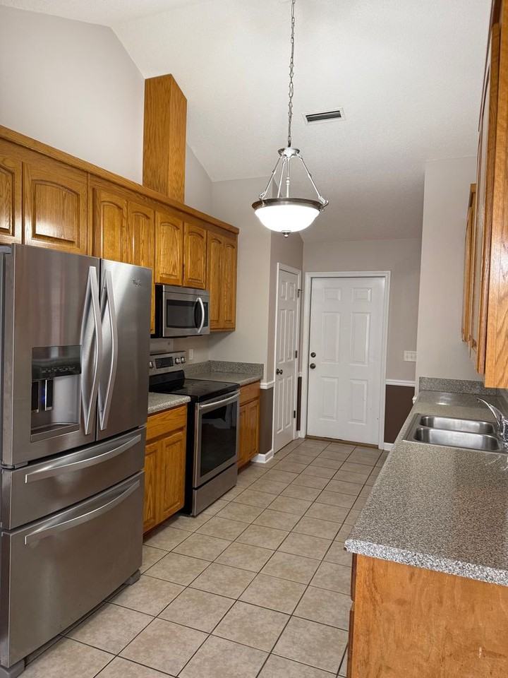 116 Sioux St - Photo 3 of 34