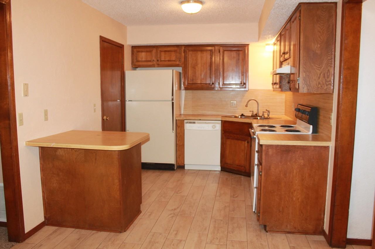 1120 Tall Oaks Dr - Photo 4 of 15